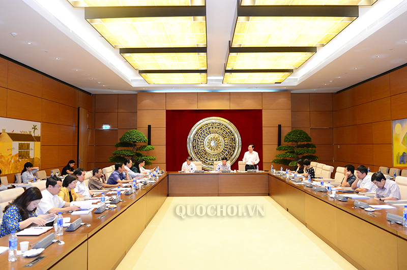 Tinh giảm biên chế theo nguyên tắc &quot;Việc Nhà nước đến đâu, bộ máy quản lý đến đó&quot;