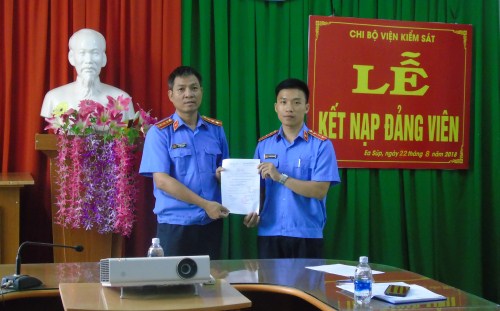 Chi bộ VKSND huyện Ea Súp kết nạp Đảng viên mới