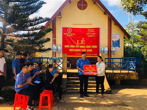 Viện kiểm sát nhân dân tỉnh Đắk Lắk hưởng ứng phong trào &quot;Xây dựng nông thôn mới&quot;