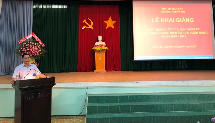 Khai giảng lớp trung cấp lý luận chính trị hành chính, hệ không tập trung ngành Kiểm sát - Ngân hàng, khóa học 2020 - 2021