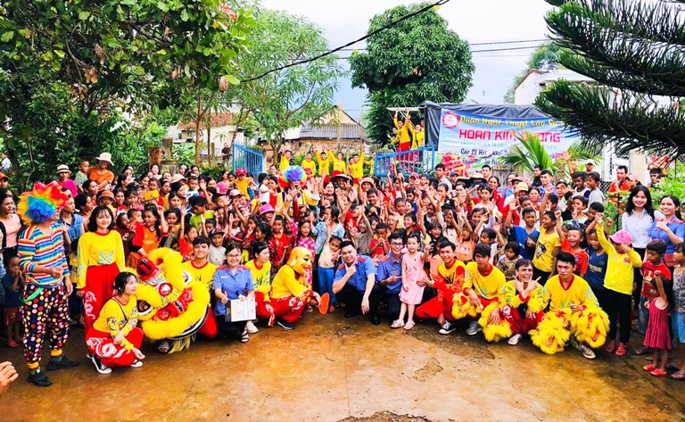 Chi đoàn VKSND tỉnh Đắk Lắk&#x3A; “Đêm Hội trăng rằm” cùng Buôn kết nghĩa