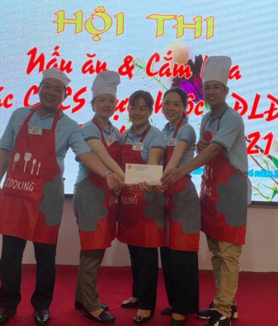 VKSND huyện Ea Kar cùng các thành viên Cụm thi đua số 7 đạt giải nhất  Hội thi cắm hoa và nấu ăn