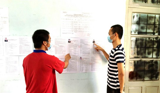 VKSND huyện Lắk phối hợp cơ quan hữu quan nắm bắt tình hình công tác chuẩn bị bầu cử tại Nhà Tạm giữ Công an huyện