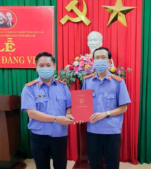 Trao quyết định bổ nhiệm Lãnh đạo Phòng Tổ chức cán bộ VKSND tỉnh và Viện trưởng và Phó Viện trưởng cấp huyện