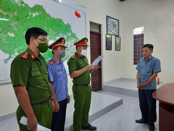 Khởi tố, bắt giam Trạm trưởng Khu bảo tồn thiên nhiên nhận hối lộ từ lâm tặc