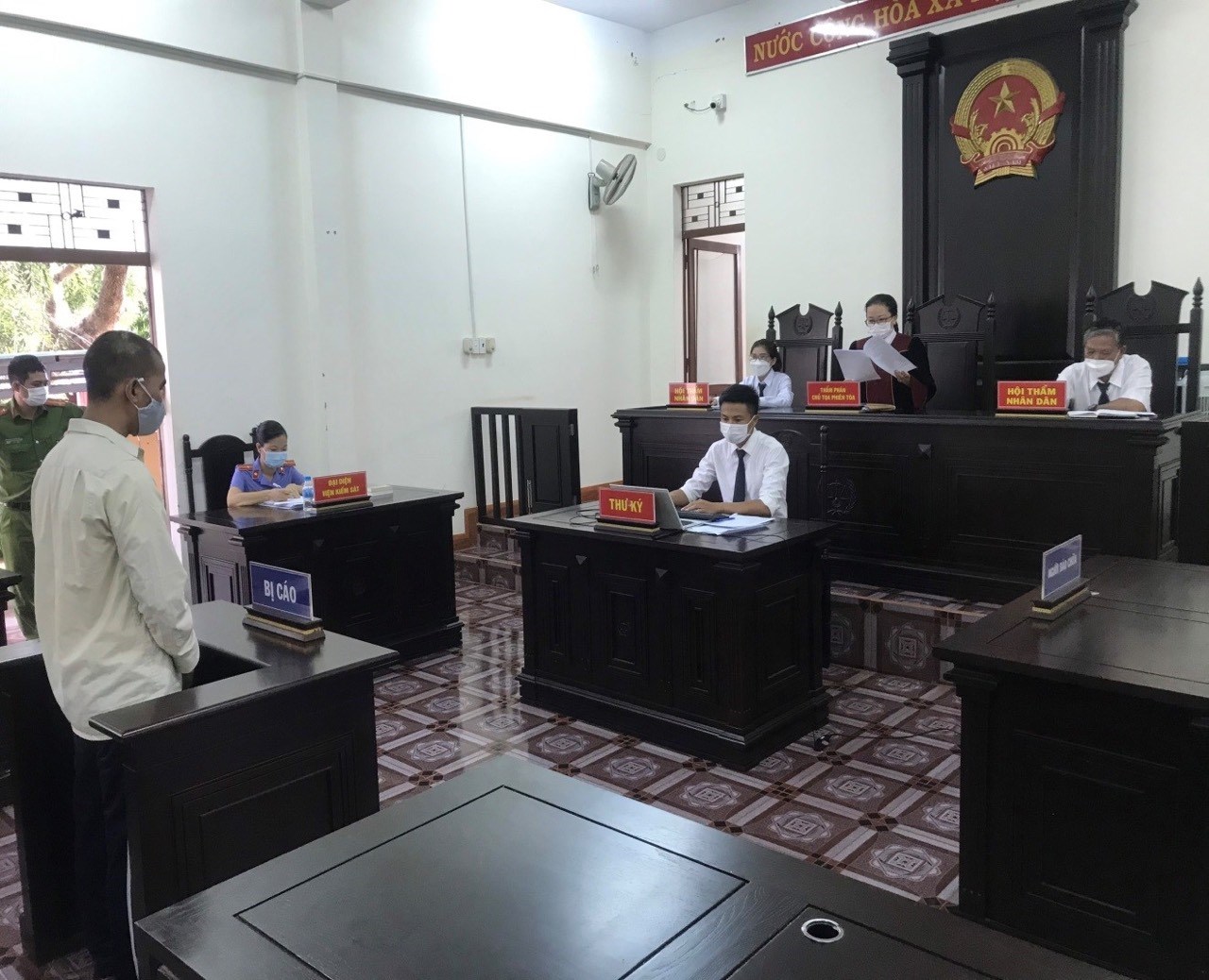 Xét xử vụ “Dùng răng lột vỏ cây làm dây trói nạn nhân để hiếp dâm&quot;