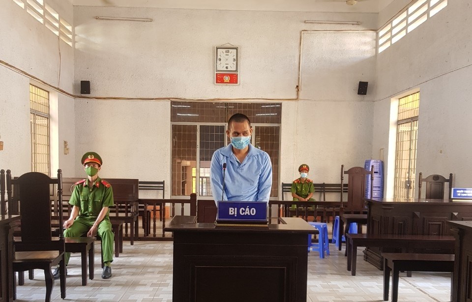 20 năm tù cho người cha giở trò đồi bại với con gái ruột