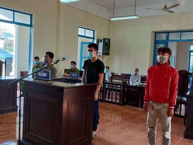 Tuyên án nhóm thanh niên tuổi teen chặn xe &quot;xin đểu&quot; xăng rồi cưỡng đoạt tài sản