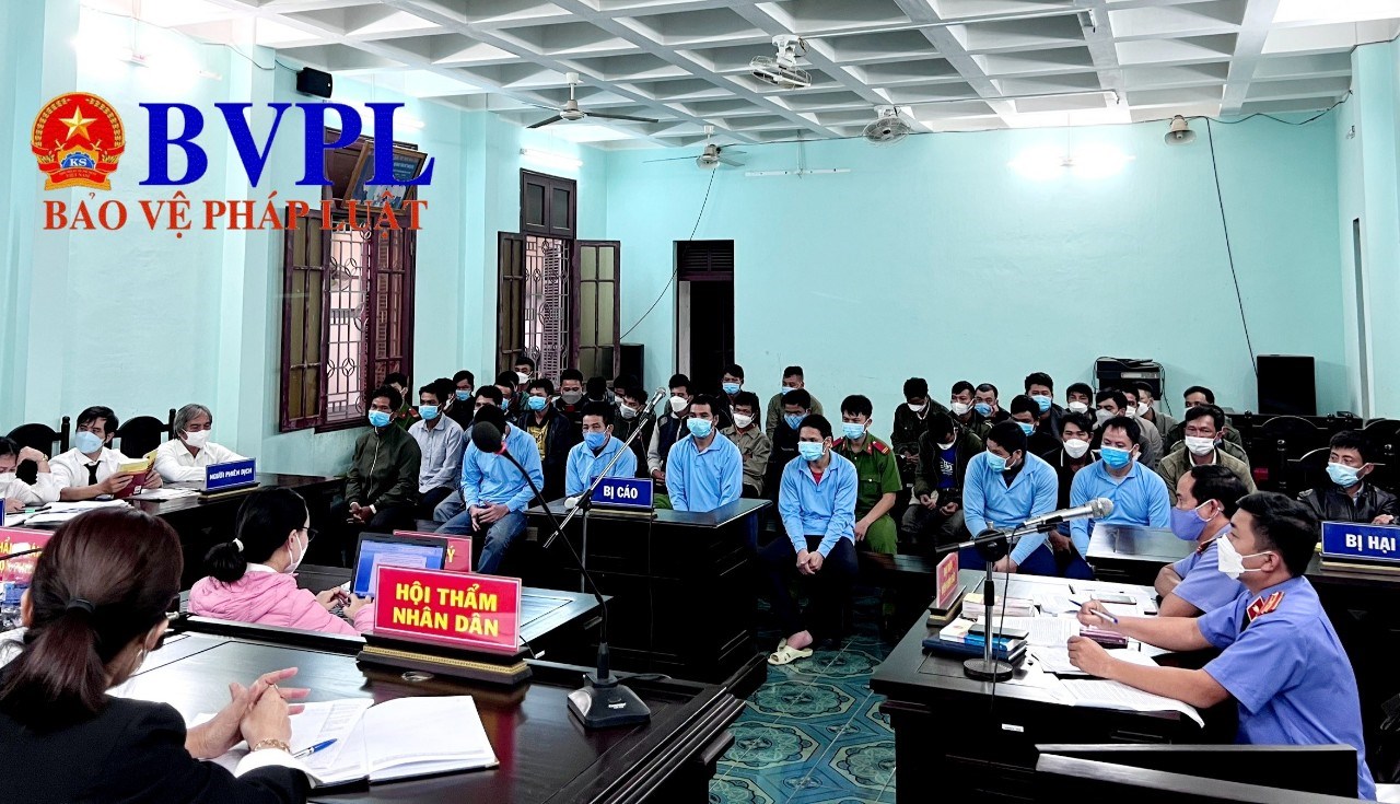 Hai cán bộ kiểm lâm lãnh án vì &quot;nhận hối lộ&quot; để tiếp tay cho 37 “lâm tặc” phá rừng