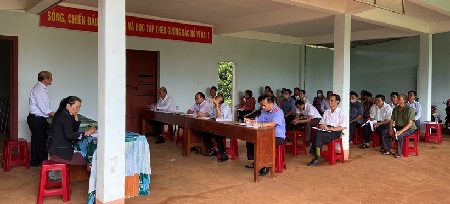 Viện trưởng VKSND huyện Cư Mgar tham dự sinh hoạt Chi bộ tại địa bàn phụ trách