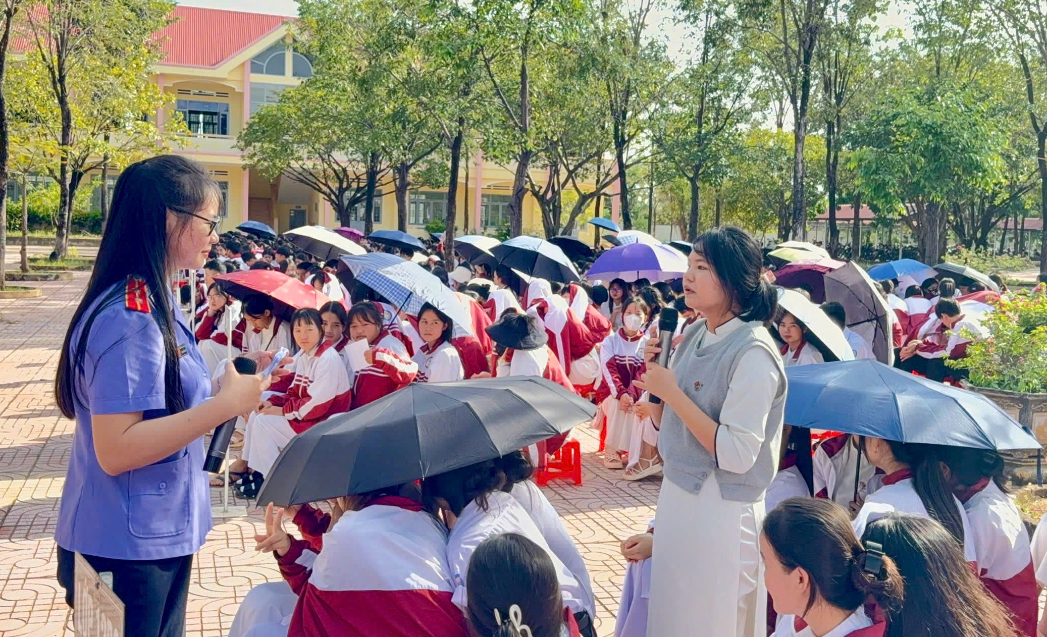 Đoàn viên VKSND tỉnh Đắk Lắk tổ chức phiên tòa giả định tuyên truyền phòng, chống bạo lực học đường