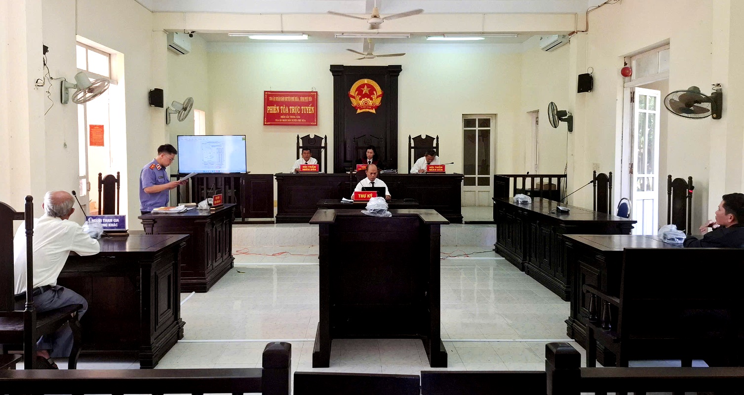 VKSND huyện Phú Hòa phối hợp với TAND cùng cấp mở phiên toà xét xử sơ thẩm vụ án dân sự có số hóa hồ sơ vụ án