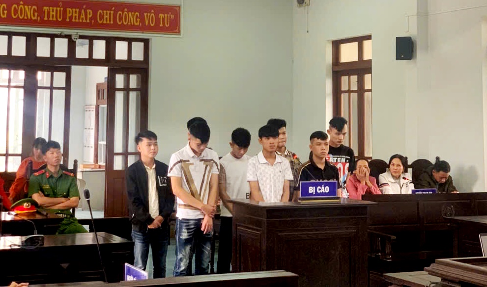 Viện KSND thị xã Đông Hòa tổ chức phiên tòa hình sự rút kinh nghiệm có trình chiếu tài liệu, chứng cứ tại phiên tòa đối với vụ án Cố ý gây thương tích