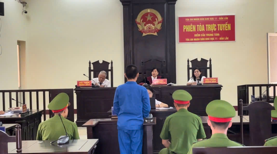 Lừa mẹ ruột để tống tiền….