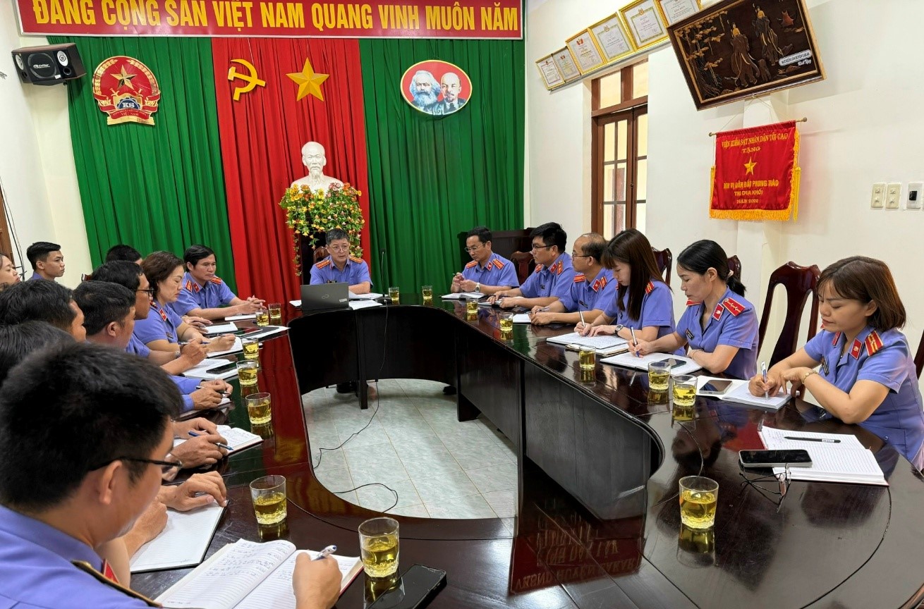 VKSND khu vực 7 tích cực triển khai thực hiện Nghị quyết 205/2025/QH15 của Quốc Hội về việc thí điểm VKSND khởi kiện vụ án dân sự công ích
