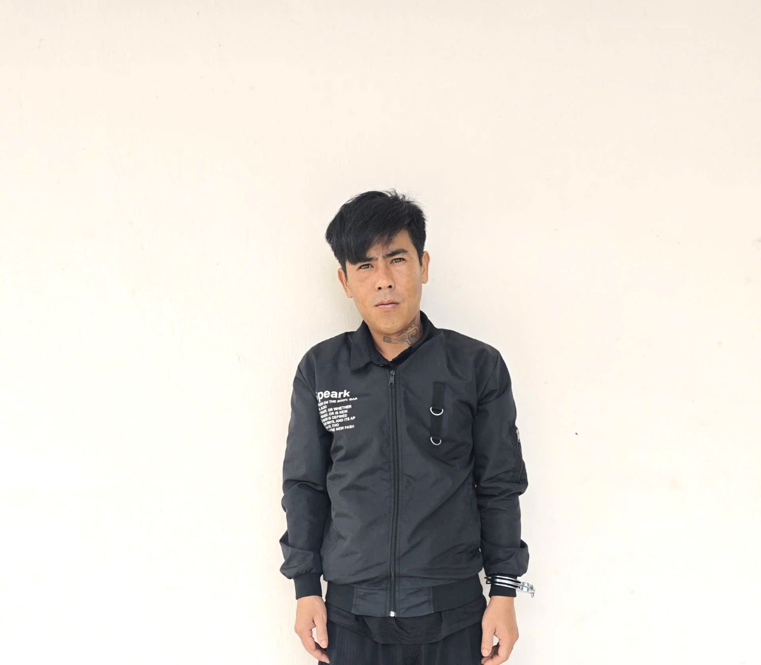 Đang nhậu xin về không được xách dao đâm chết bạn nhậu