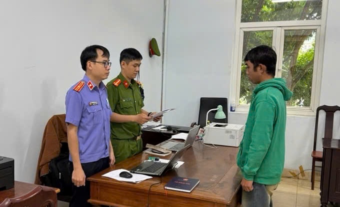 Phê chuẩn quyết định khởi tố, lệnh bắt tạm giam đối tượng chém người sau tiệc tân gia