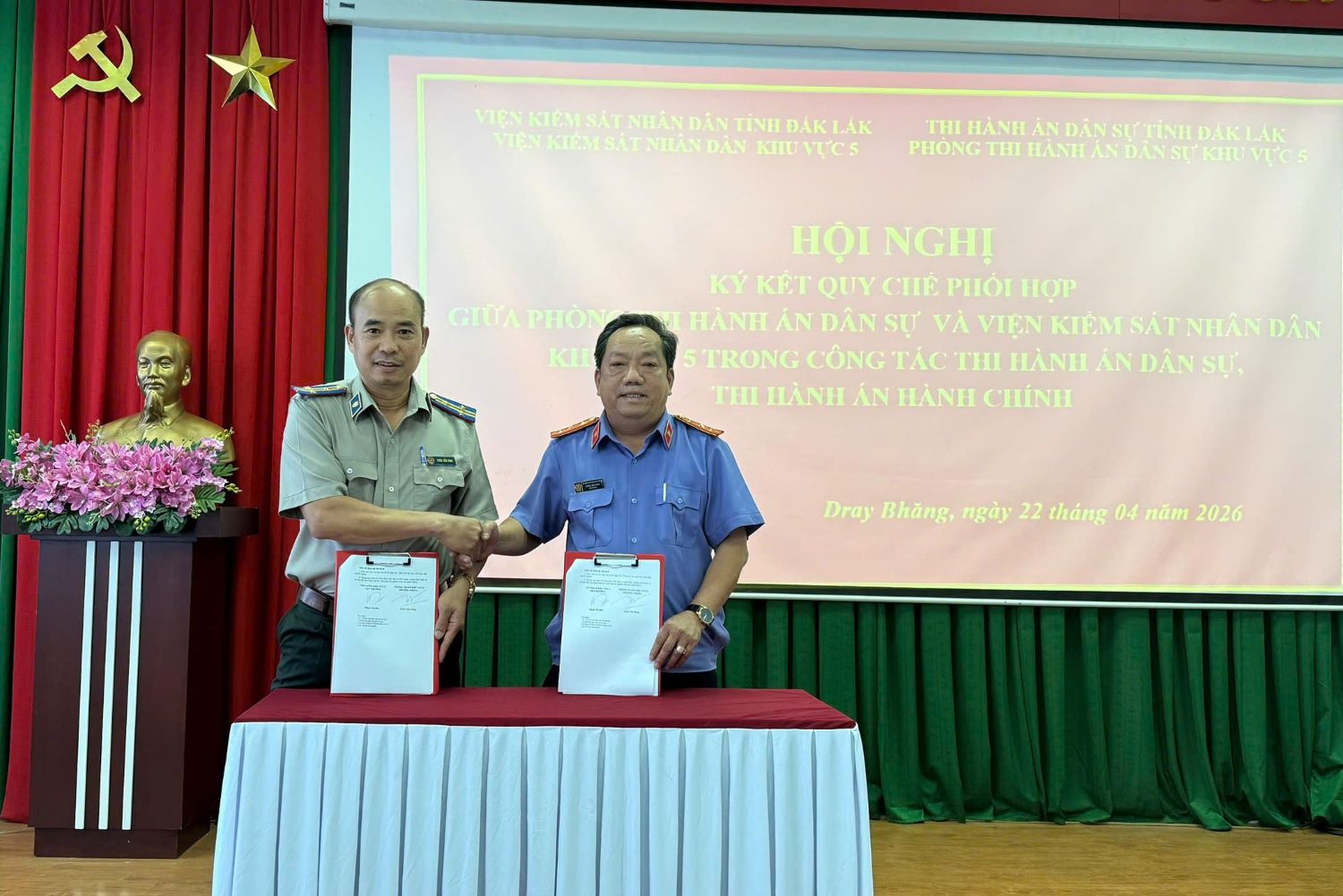 VKSND khu vực 5 ký kết quy chế phối hợp trong công tác thi hành án dân sự, thi hành án hành chính