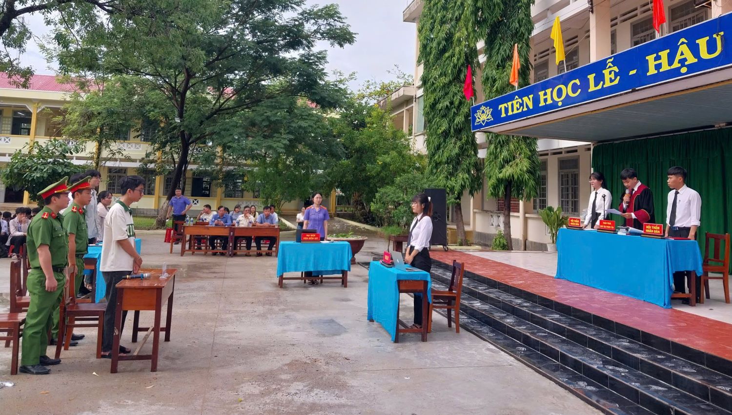 Chi đoàn VKSND khu vực 15 phối hợp tổ chức Phiên tòa giả định tuyên truyền pháp luật về an toàn giao thông đường bộ